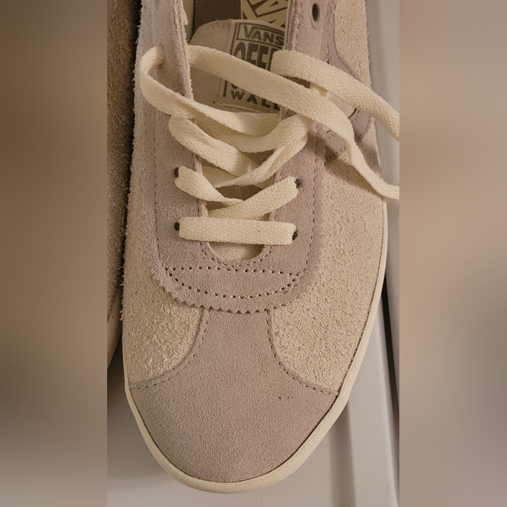 VANS.... Off White Suede w/Light Gray Trim M9.5/W11.0